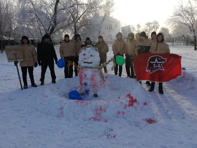 Обустройство новогоднего городка.