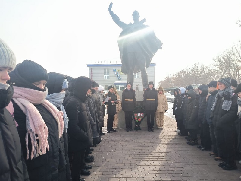 Митинг у памятника А. Матросова «Слава защитникам Отечества».