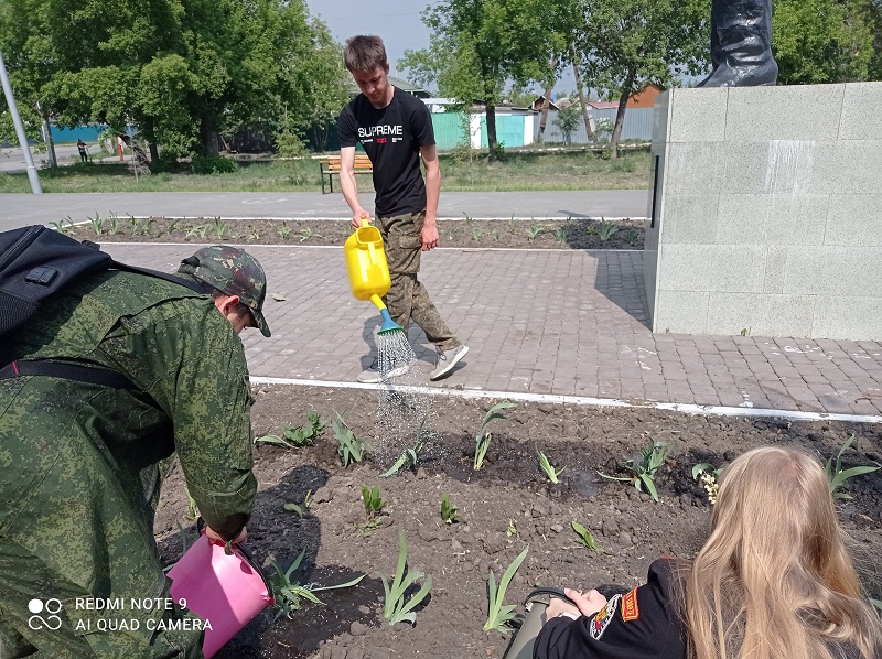 Акция «Польём цветы!».