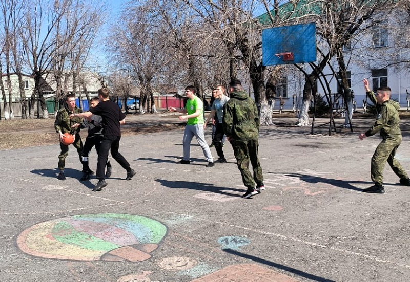 Товарищеская встреча по баскетболу.